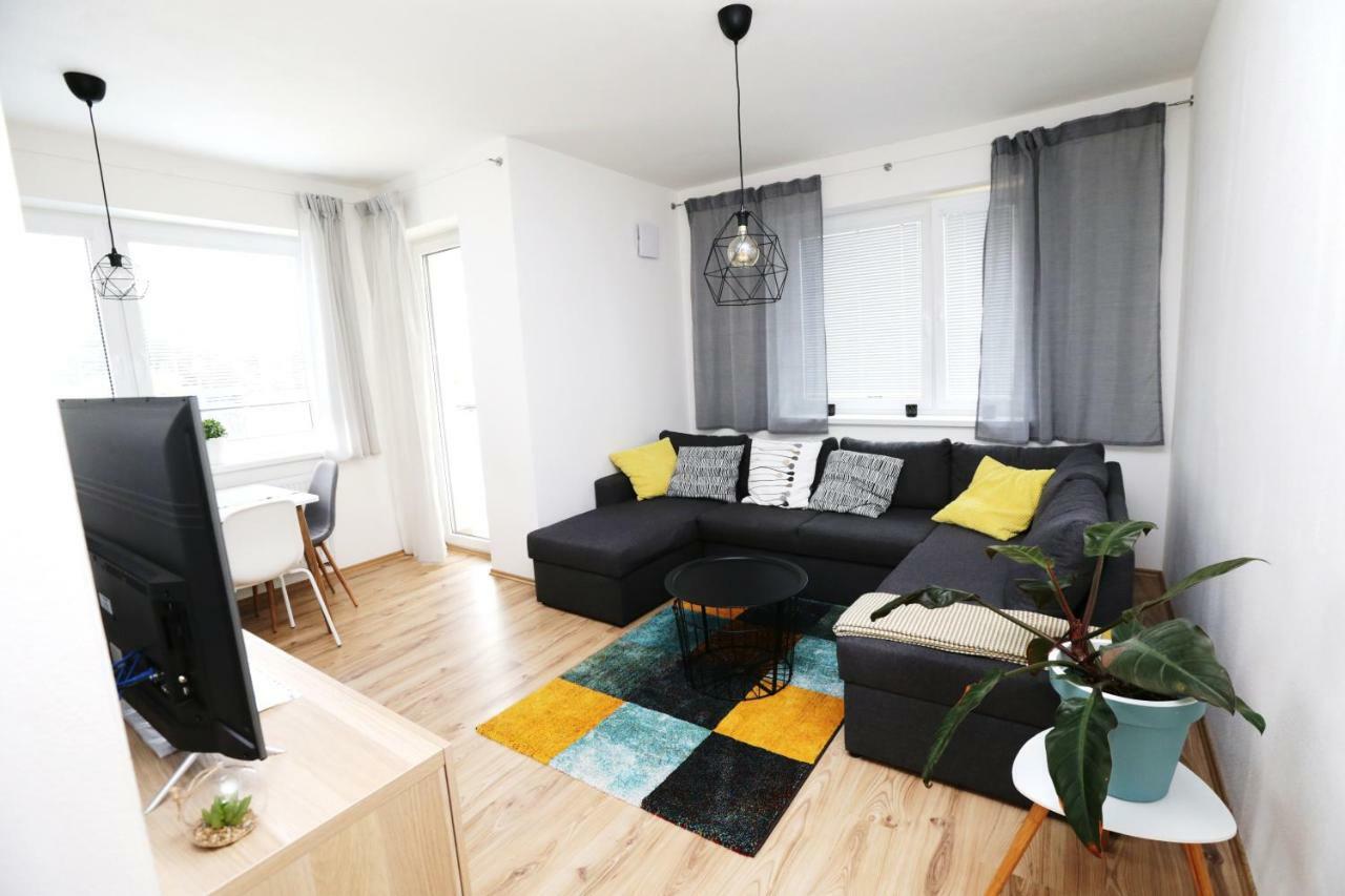 Samorin - Apartment In The Center - Private Parking - Klimatizacia Eksteriør bilde