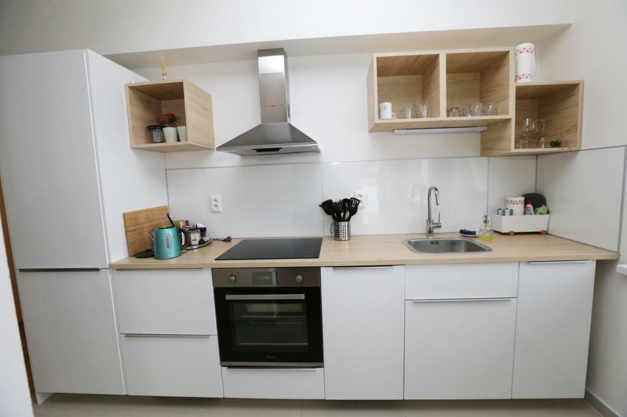 Samorin - Apartment In The Center - Private Parking - Klimatizacia Eksteriør bilde