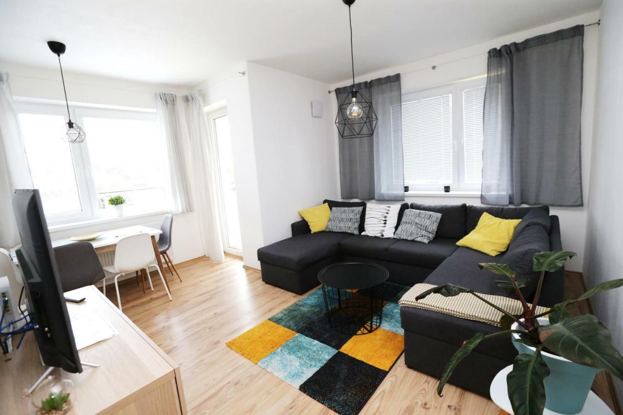 Samorin - Apartment In The Center - Private Parking - Klimatizacia Eksteriør bilde