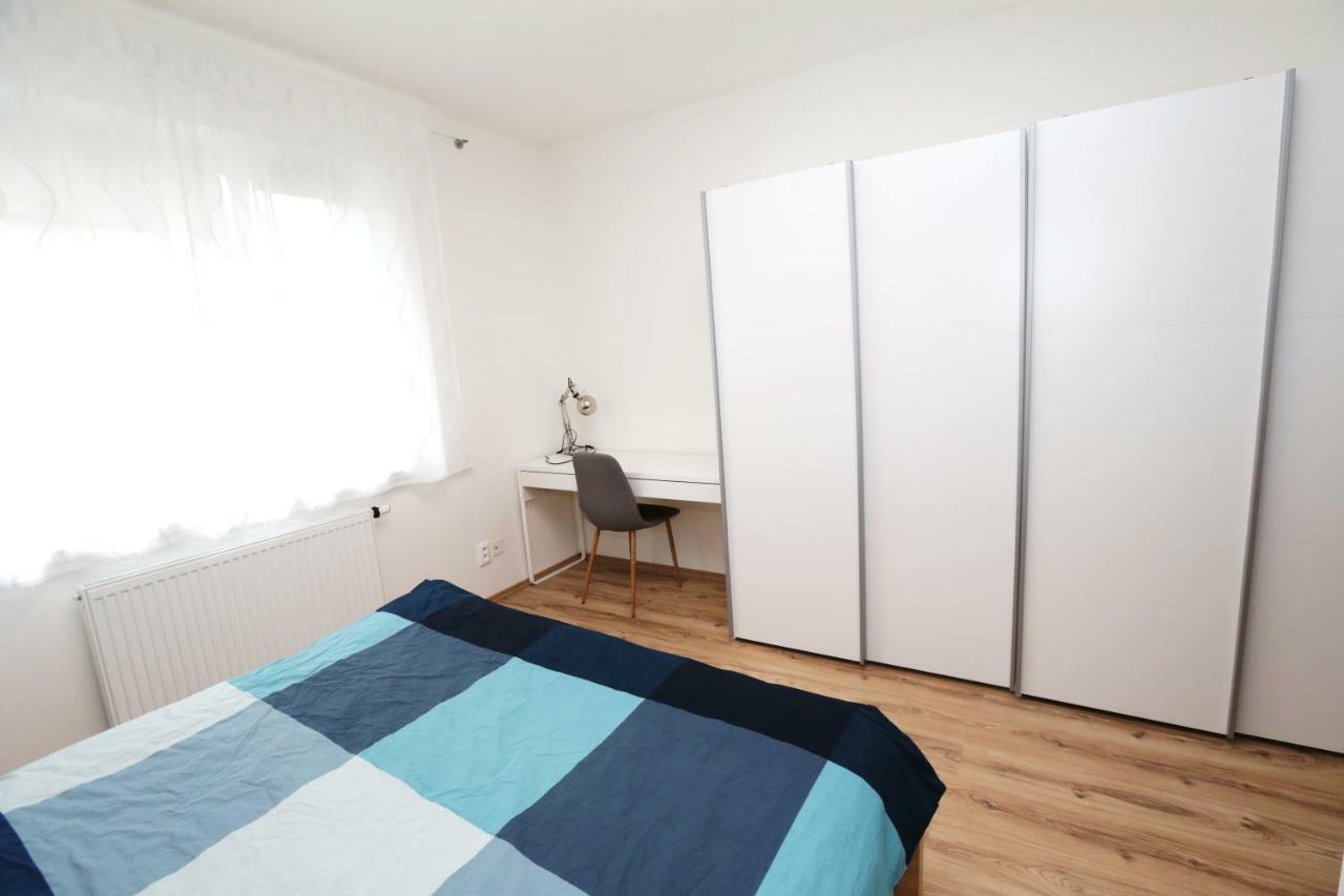 Samorin - Apartment In The Center - Private Parking - Klimatizacia Eksteriør bilde